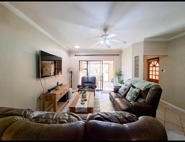 3 BEDROOM TOWNHOUSE FOR SALE IN HEATHER PARK